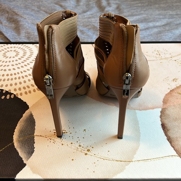 BCBGeneration tan heels - Picture 2 of 8